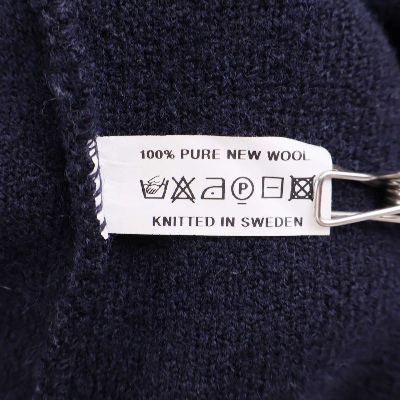 Materialetikett som visar 100% ull och tvättråd