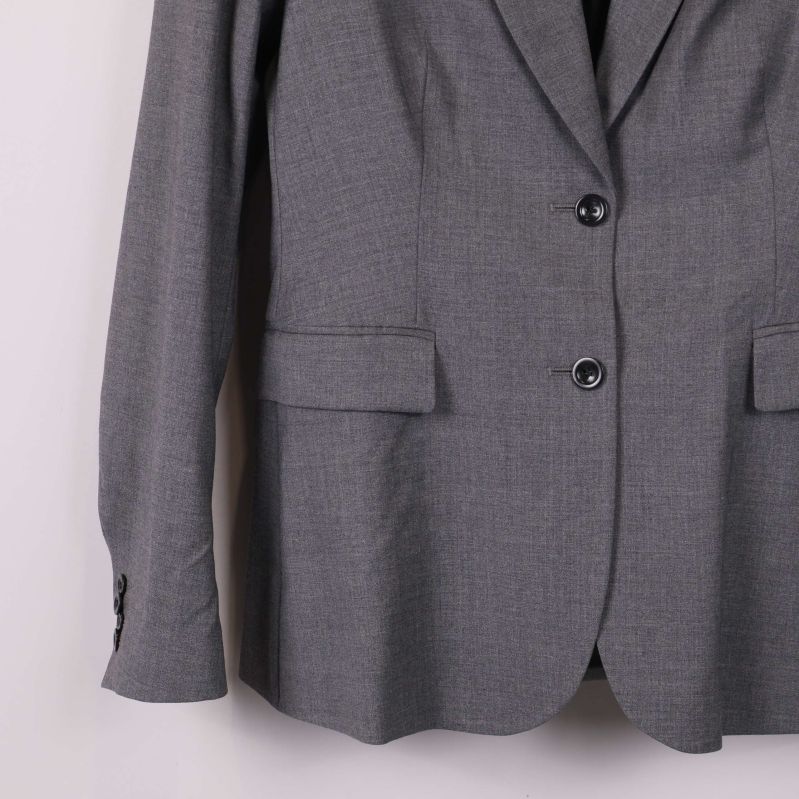 Närbild på nedre delen av kavaj