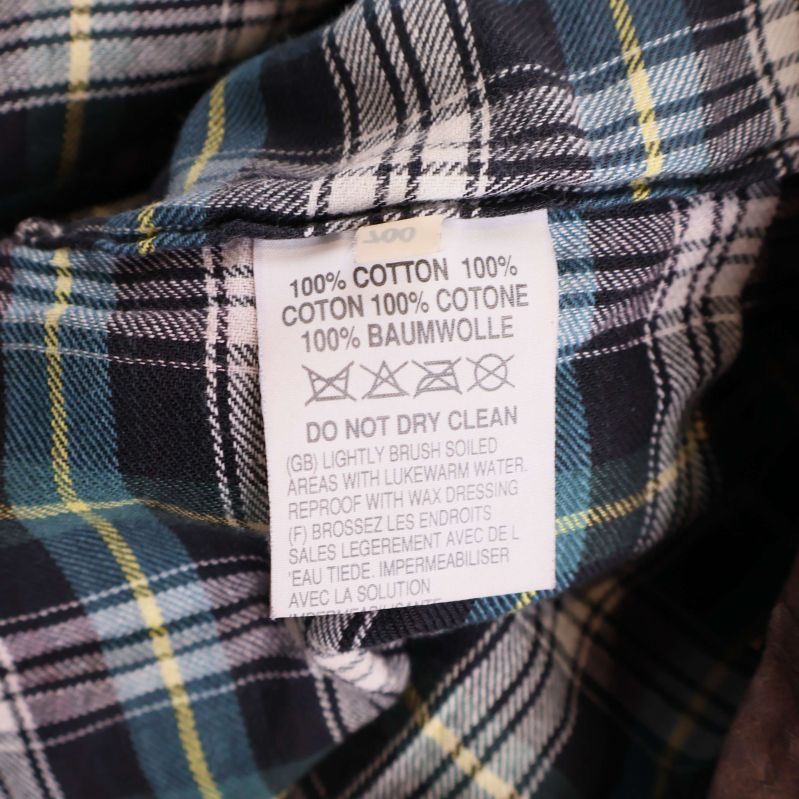 Tvättrådsetikett visar 100% bomull och skötselråd