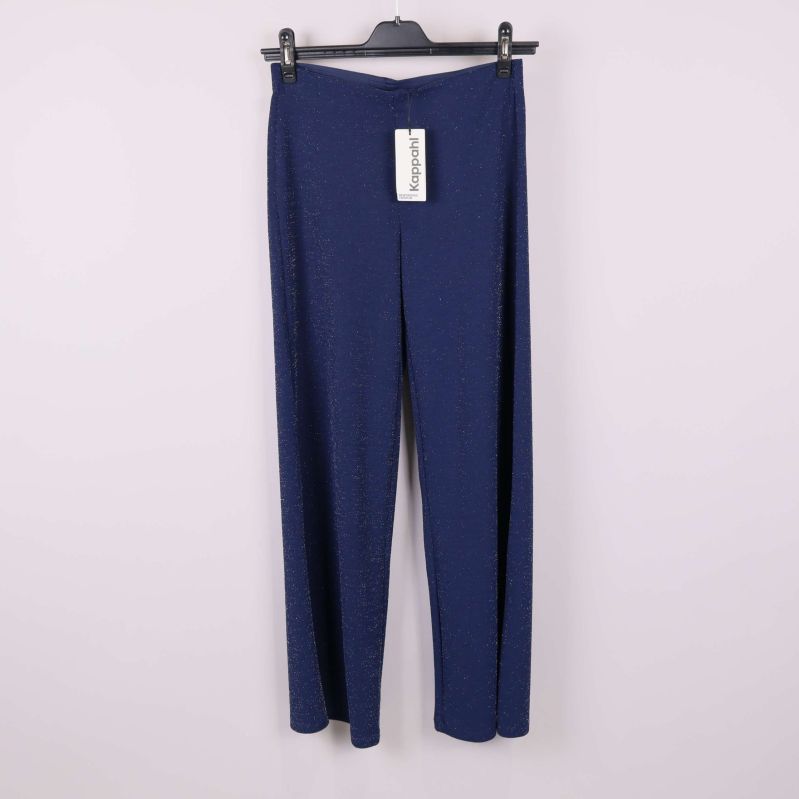 Blå glittriga byxor från Kappahl hänger på galge