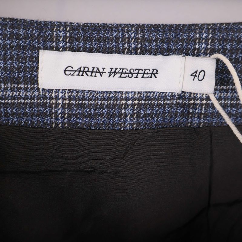 Närbild på Carin Wester-märke och storlek 40 i kjolen