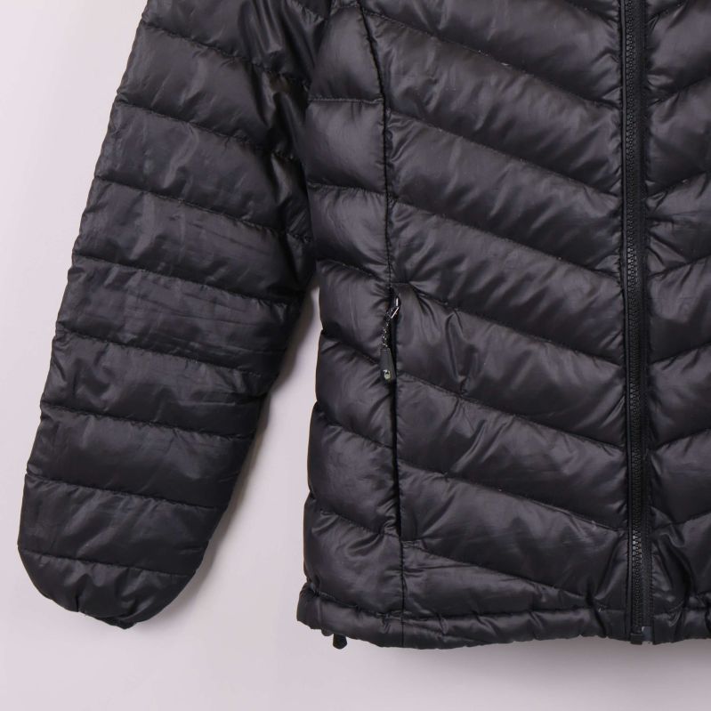 Ärmdetalj och sömmar på jackans vänstra sida