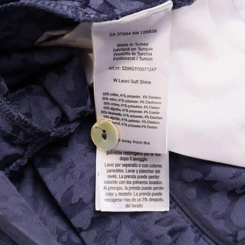 Materiallapp med information om sammansättning i byxorna