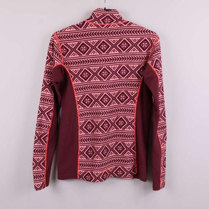 Baksidan av mönstrad fleecejacka med långa ärmar