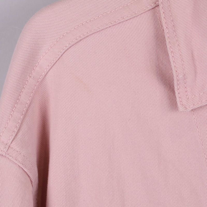 Närbild av axel och söm