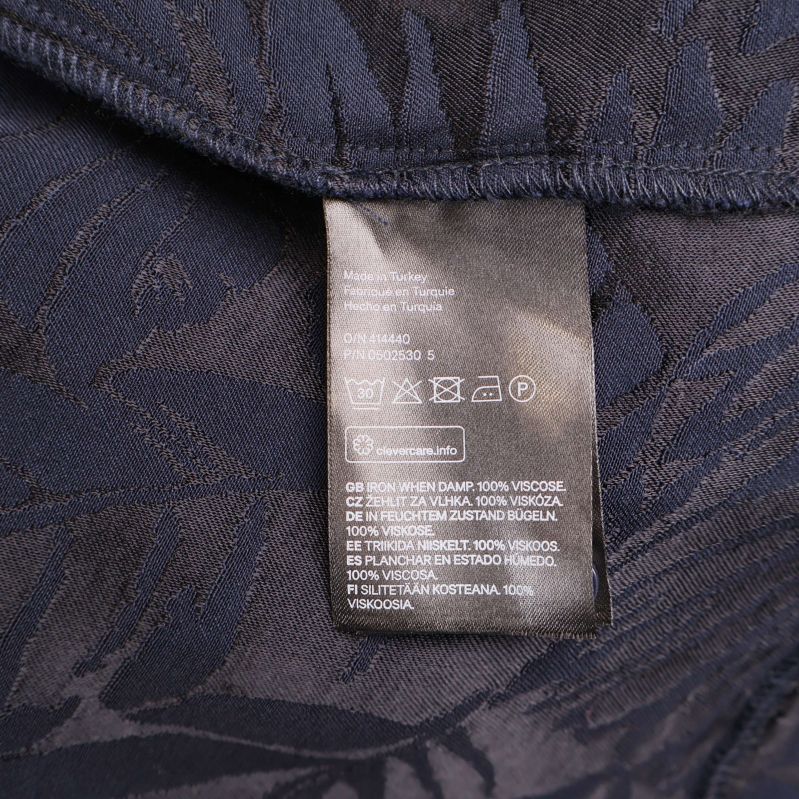 Materiallapp visar 100% viskos och skötselråd