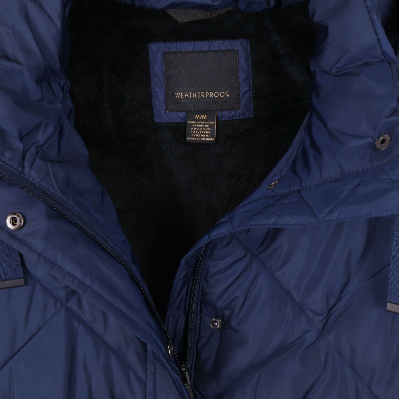 Närbild på huva och innerfoder samt Weatherproof-etikett