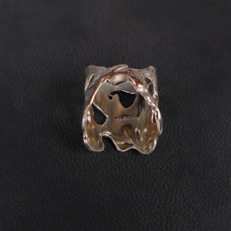 Baksidan av ringen visar Pilgrim-stämpel