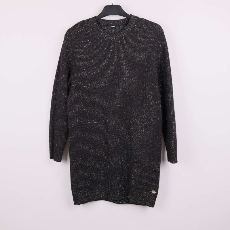 Stickad klänning med glitter, framsida på galge