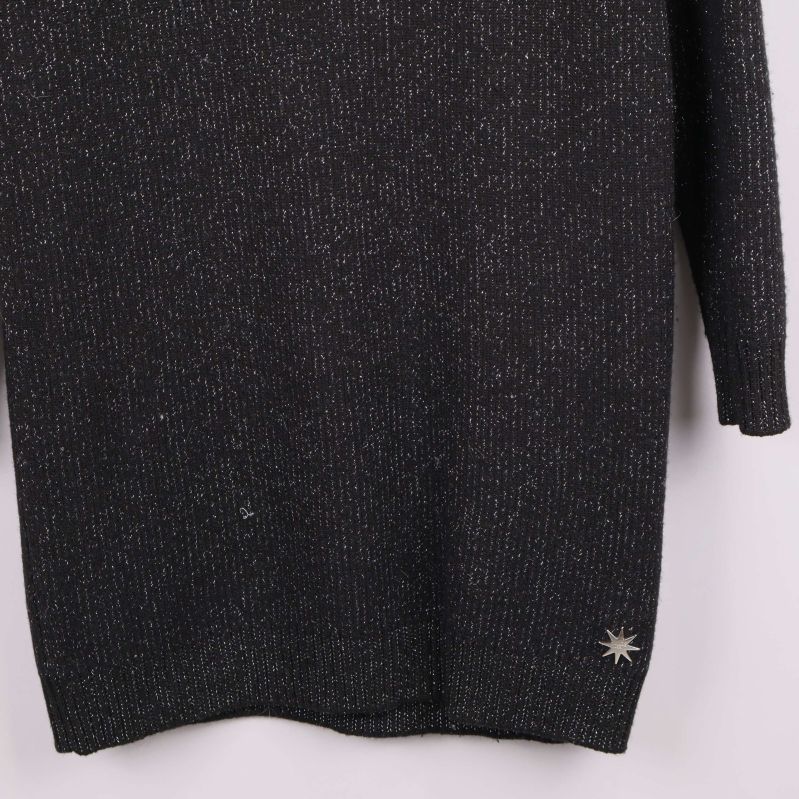 Nederkant av klänning med Diesel-logga och glittergarn