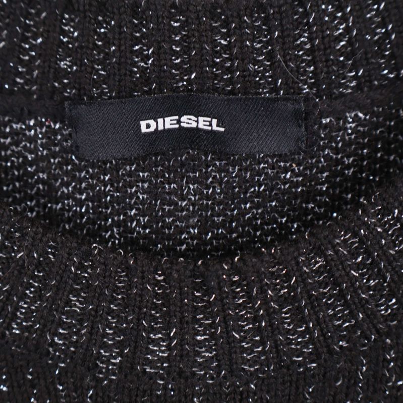 Diesel-varumärkeslapp på insidan av kragen