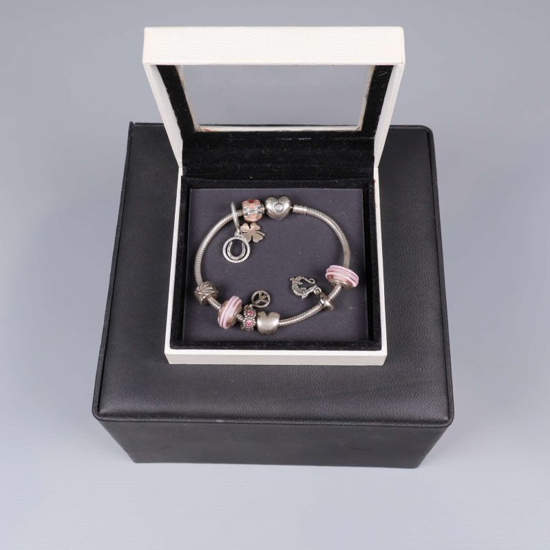 Armband i ask med vit ram och transparent lock