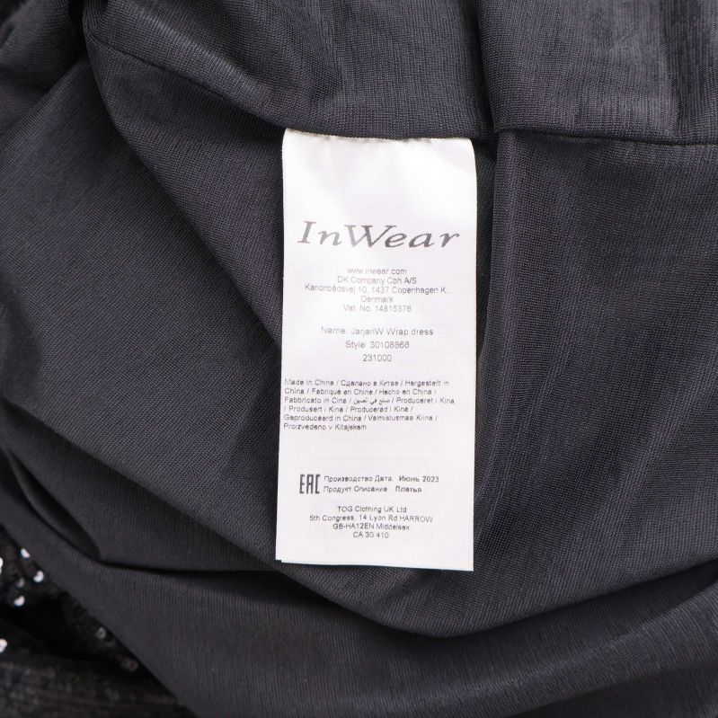 Material- och skötselrådsetikett från InWear insydd i klänningen