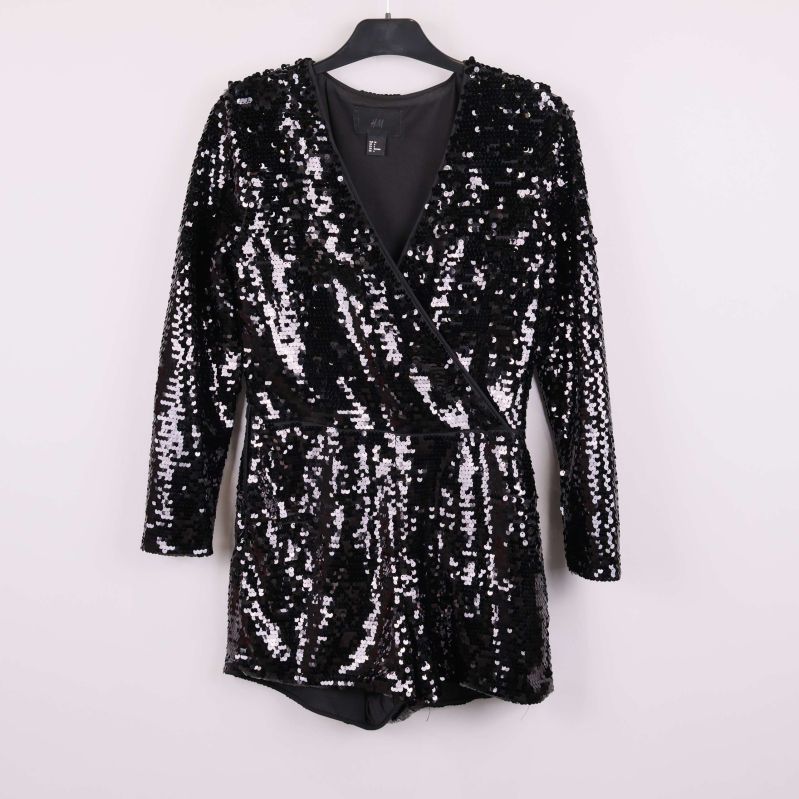 Helbild på svart glittrig jumpsuit med lång ärm på galge