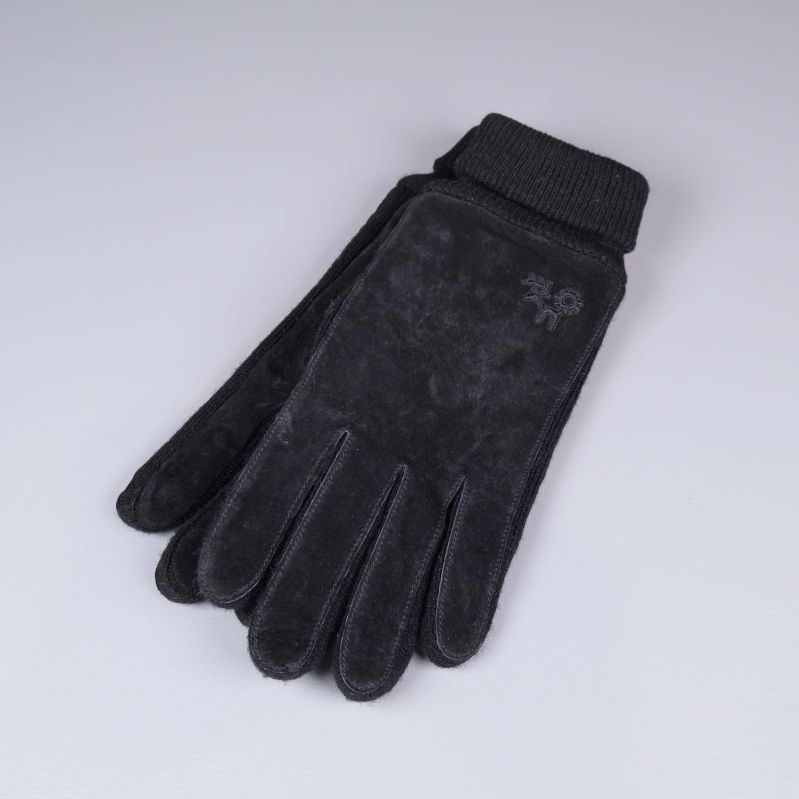 Ett par svarta handskar med broderad detalj upptill