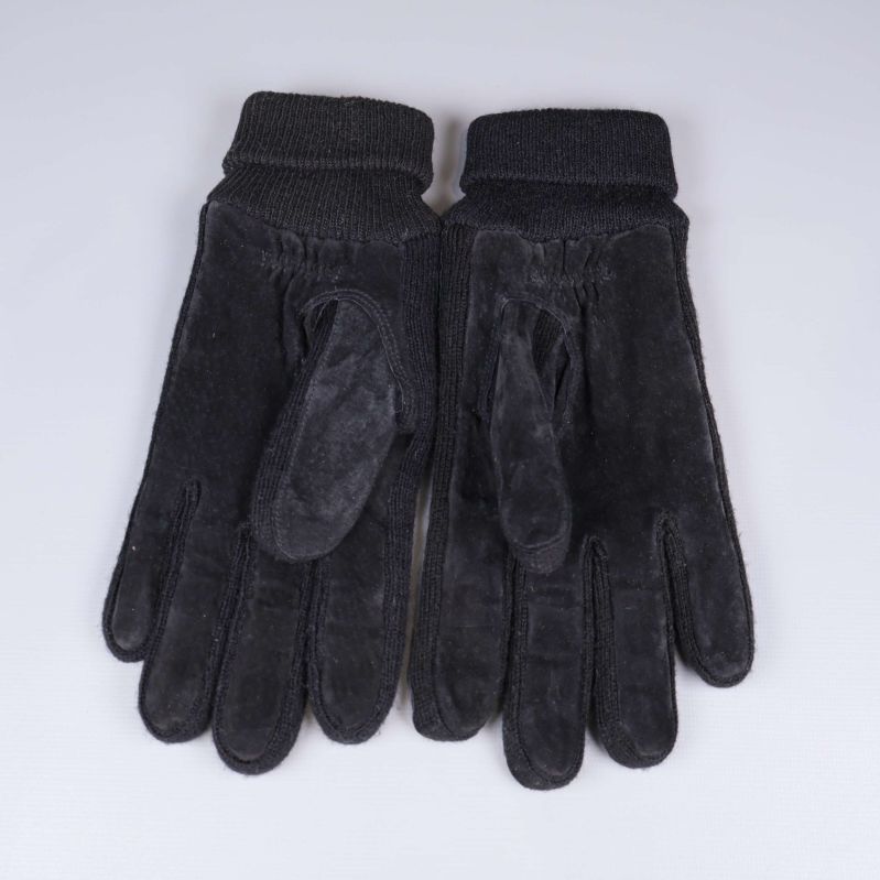 Handskarnas handflator visas med stretchdetalj