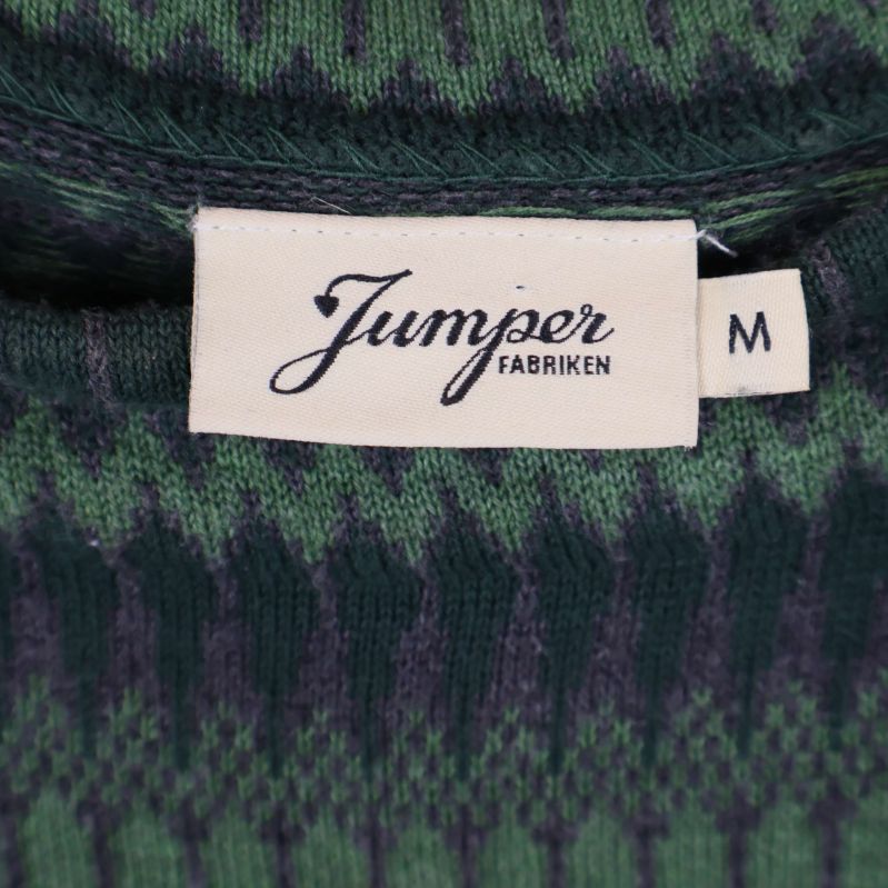 Jumperfabriken logotyp och storleksetikett M i halsen