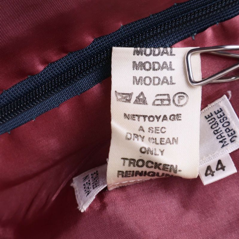 Materialetikett med information om modal och tvättråd