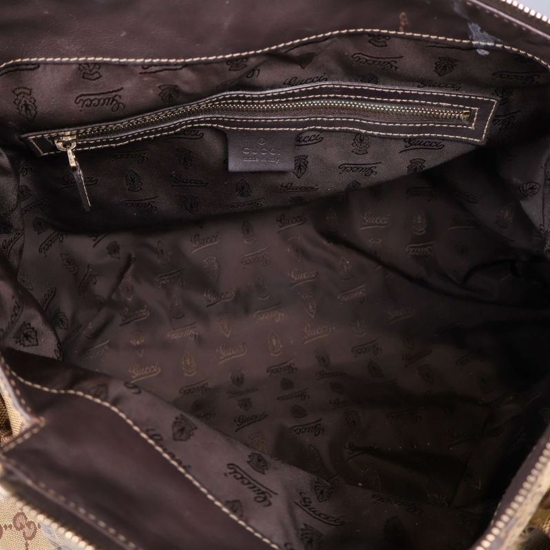 Brun fodrad insida med dragkedja och monogram