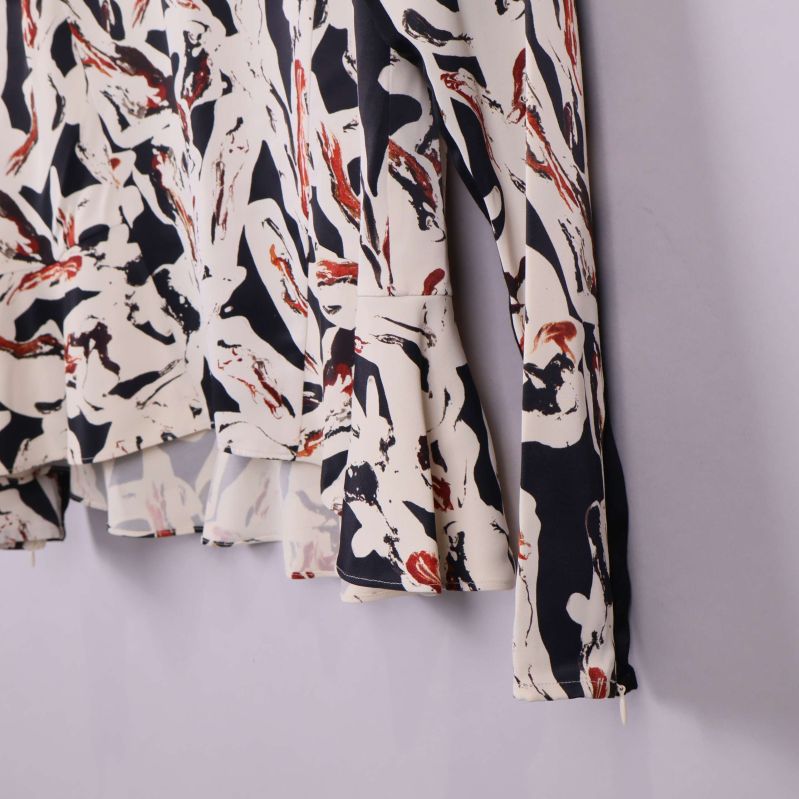 Närbild på ärmslut och tygstruktur