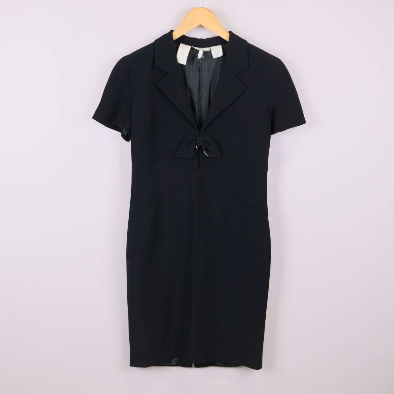 Kortärmad svart klänning med rosett