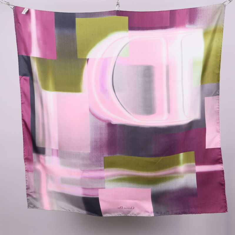 Scarf i lila och rosa bakifrån