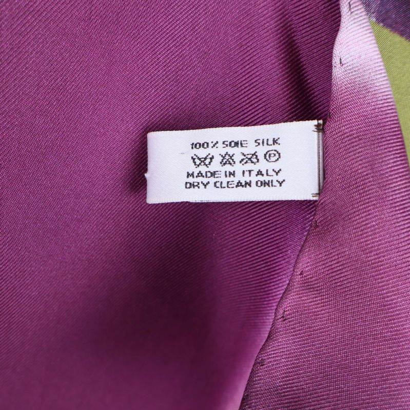 Materialetikett visar 100% siden, made in Italy