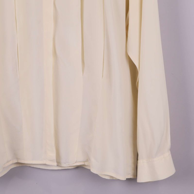 Nedre delen av blusens framsida med manschett