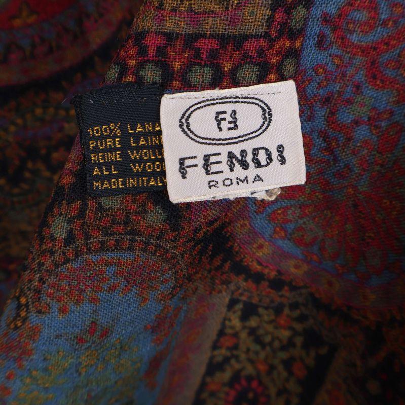 Material- och varumärkestaggar för Fendi sjal med ullinformation