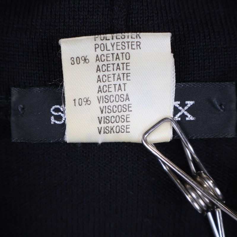 Materialetikett visar polyester, acetat och viskos