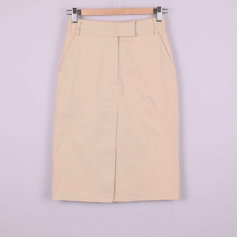 Beige kjol i sin helhet