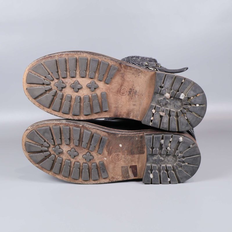 Slitstark gummisula med tydligt mönster under bootsen