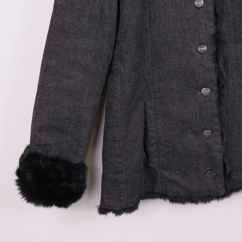 Bild av pälsfodrad ärmslut