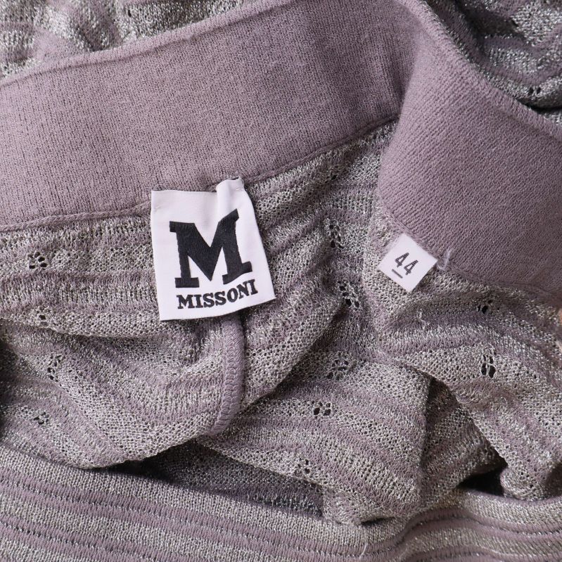 Närbild på Missoni-etikett och storlek 44