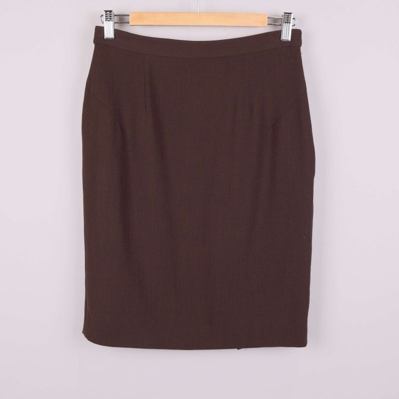 Helbild på brun pennkjol framifrån 