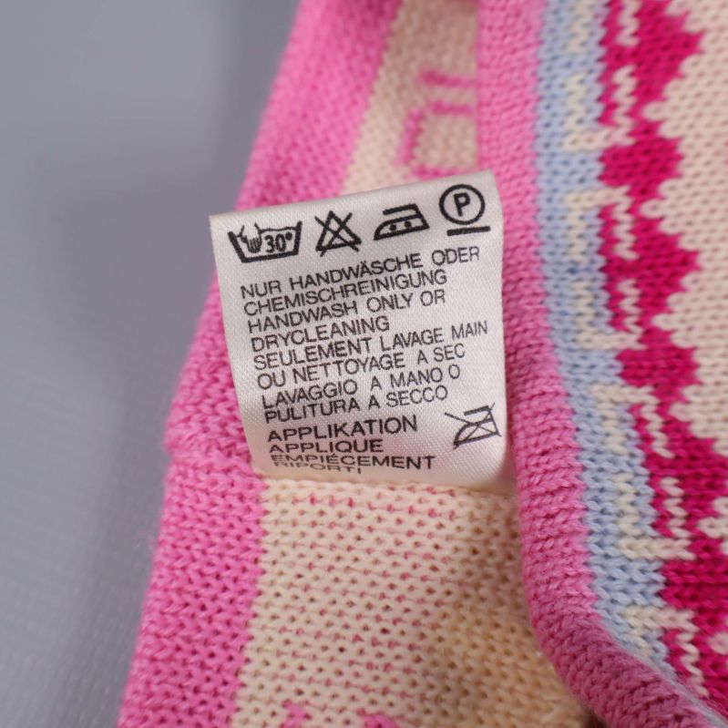 Tvättrådetikett med tvättsymboler och instruktioner