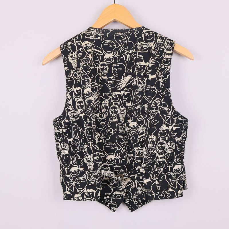 Baksidan av väst med justerbar rem