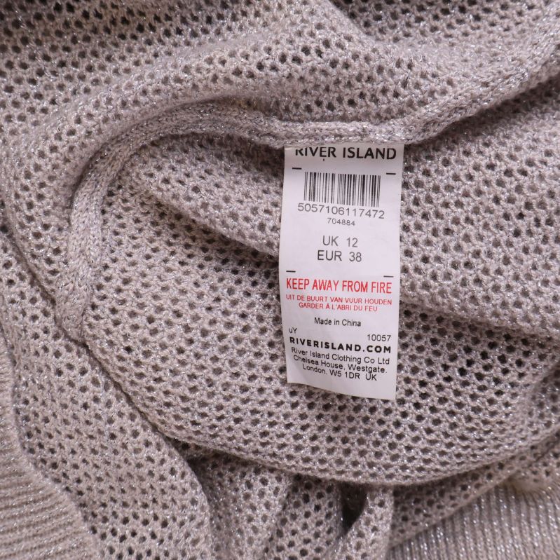 Storleksetikett med UK 12 och EUR 38 från River Island