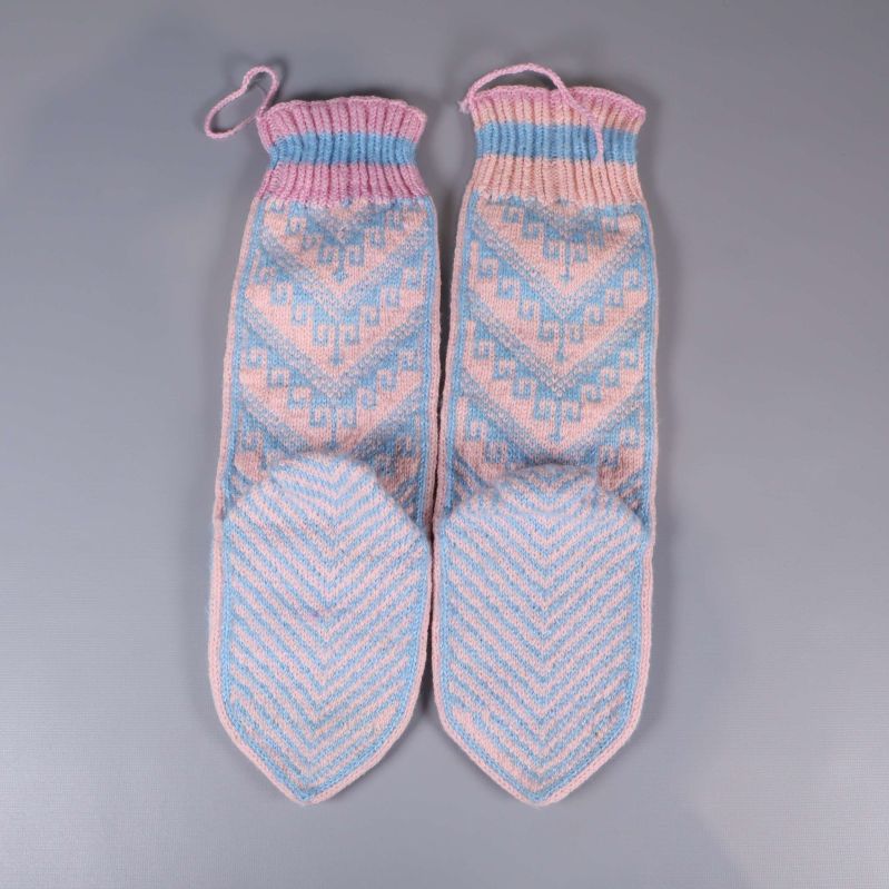 Båda sockorna sida vid sida, undersidan synlig