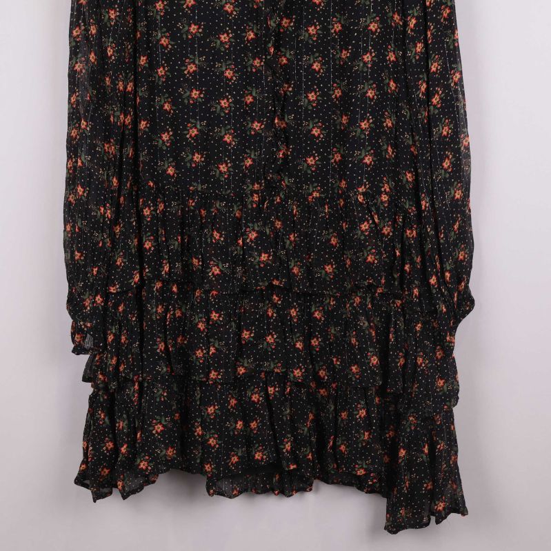 Volanger vid klänningens nederdel