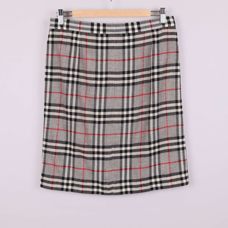 Framsidan av rutig kjol 