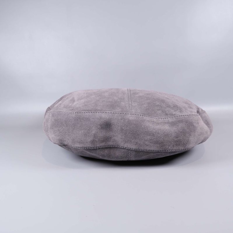 Botten av väskan platt mot underlaget, visar materialet