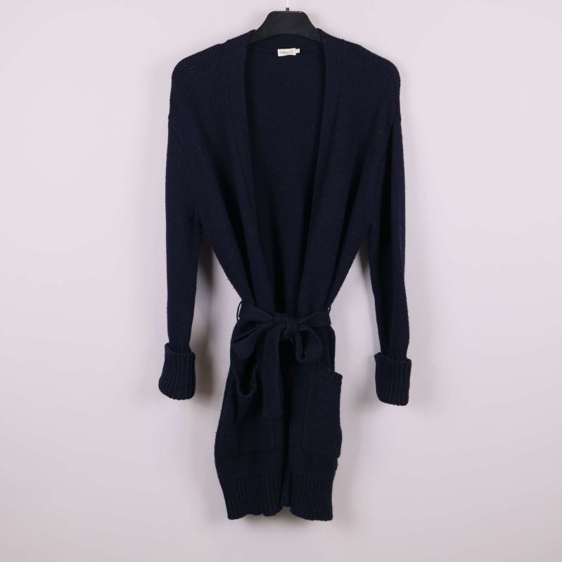 Lång mörkblå stickad kofta med skärp framtill