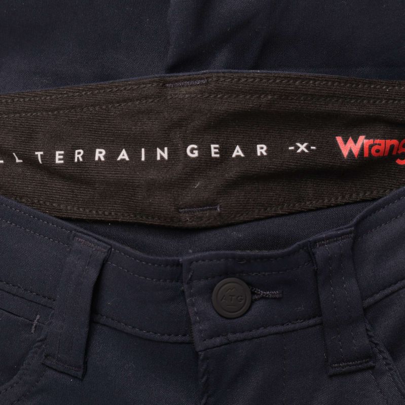 Byxlinning med Wrangler och All Terrain Gear-logotyp