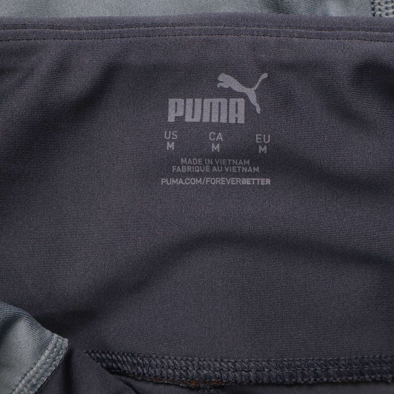PUMA logga och storleksinformation inuti linningen på tightsen