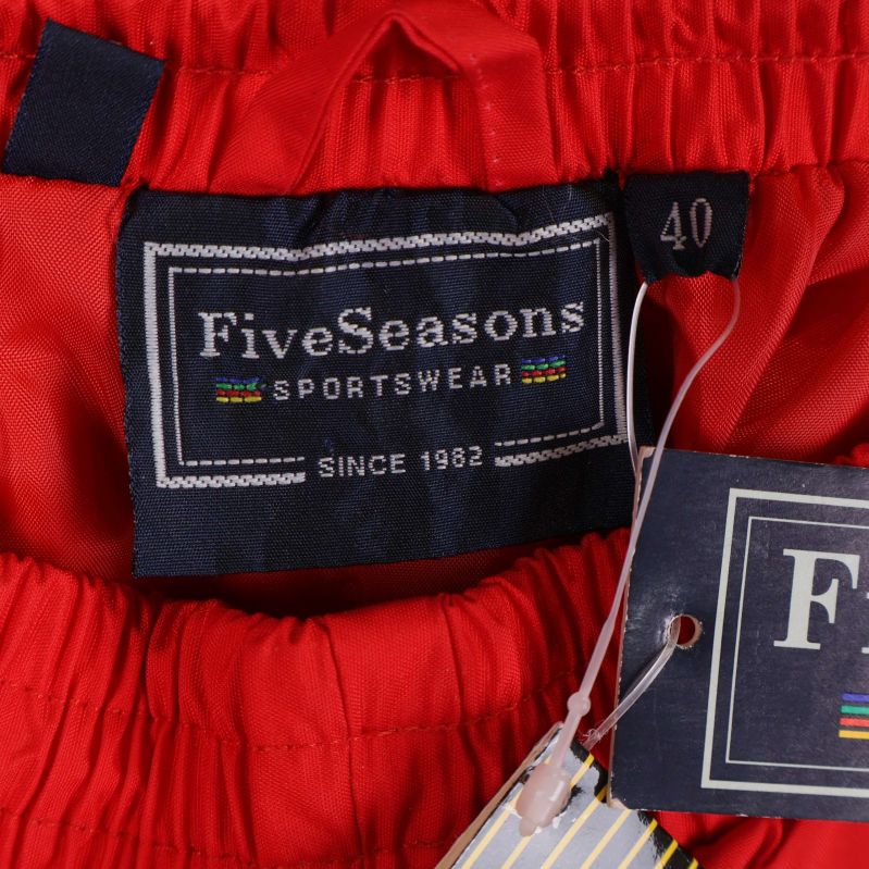 Etikett med FiveSeasons Sportswear och storlek 40