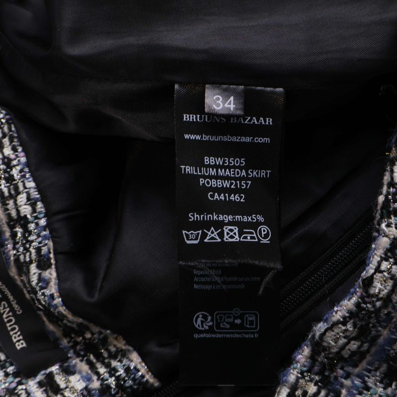 Material- och storleksetikett med tvättråd och storlek 34