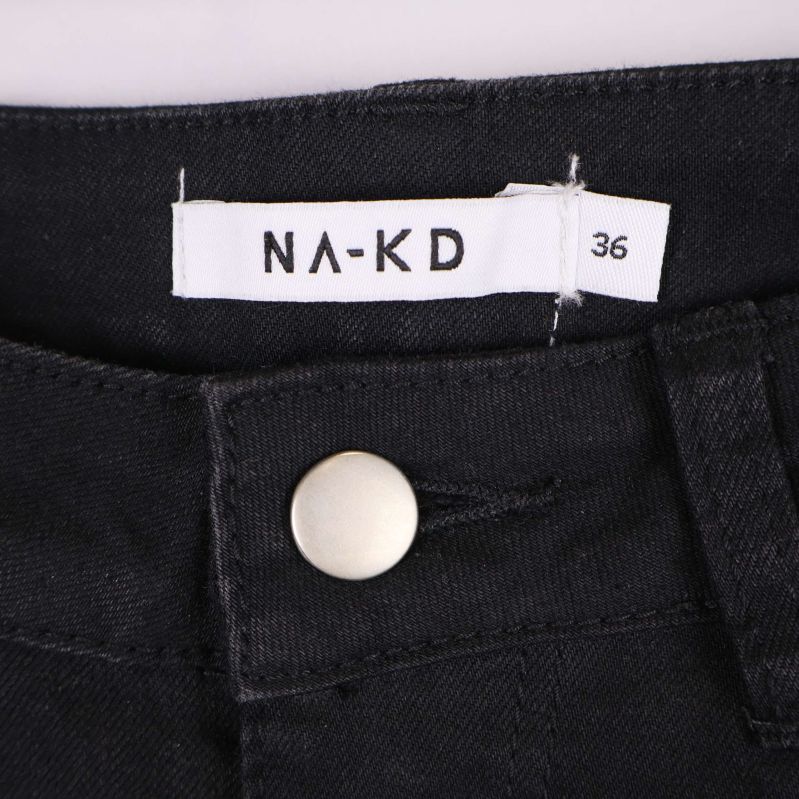 NA-KD logotyp och storlek