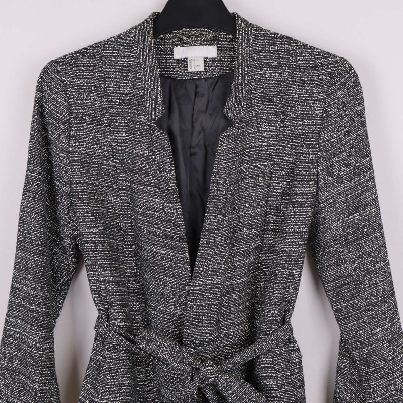 Detaljer på krage och knytskärp