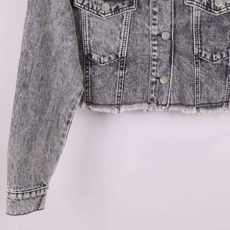 Detalj av rå kantnederdel